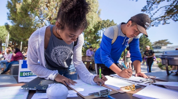 SF State students registering to vote